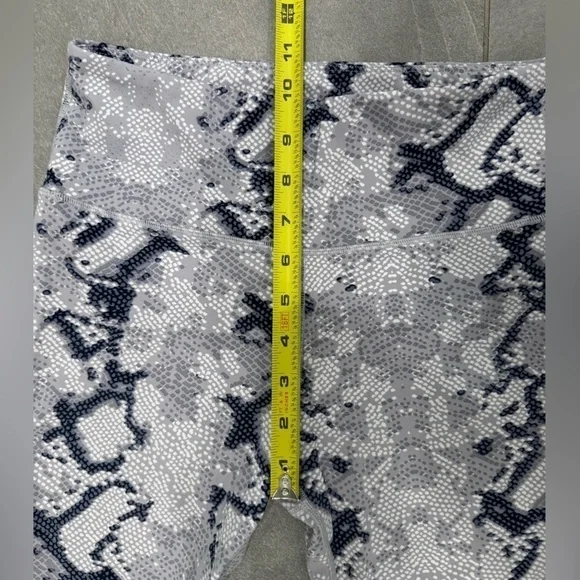 Varley Biker Shorts Albury Animal Print Bike Shorts Snakeskin Size small - Picture 9 of 9